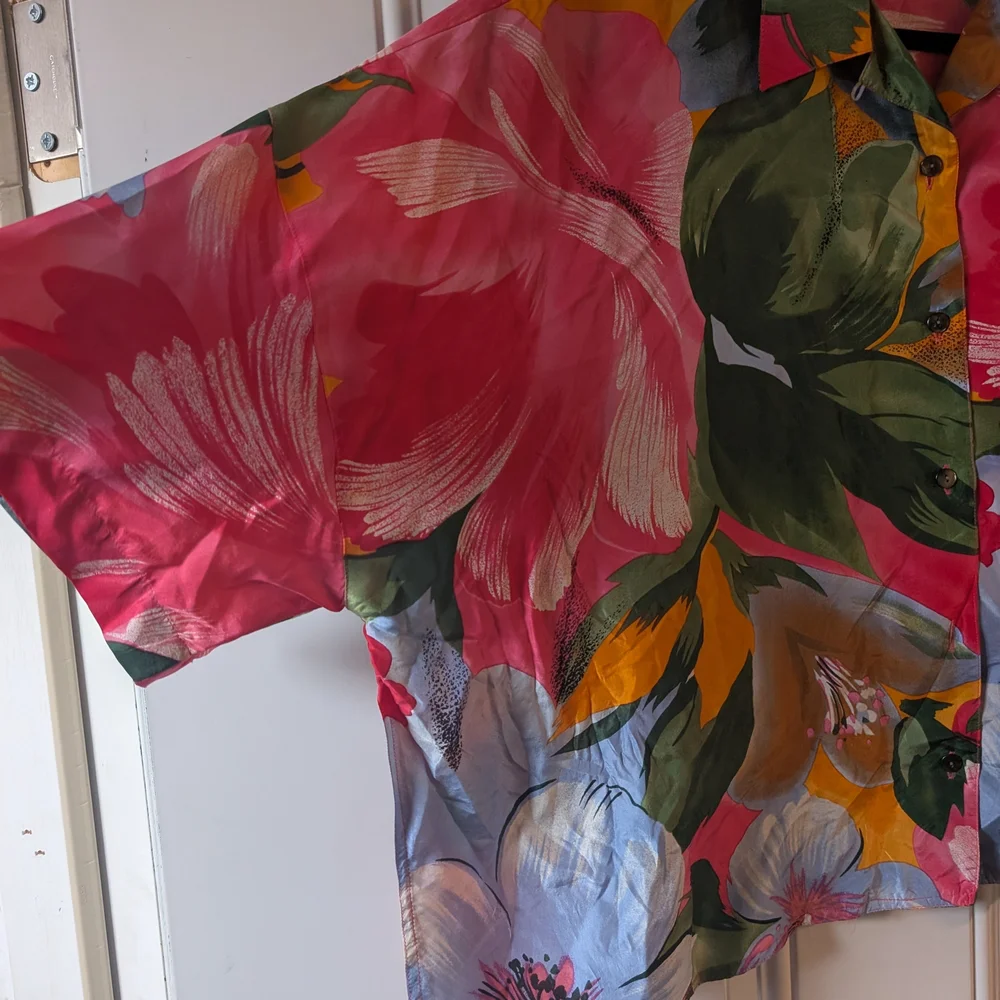 ✨ 5 For $50 Vintage Silk Vibrant Floral Oversized Button Up Size S - Picture 2 of 6